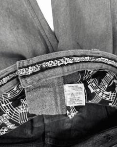 Denim waistband lining with patterned fabric and size label